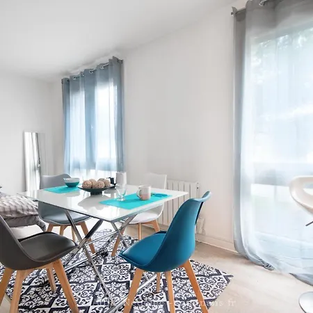 Grand Studio Chaleureux à Port Neuf Appartement